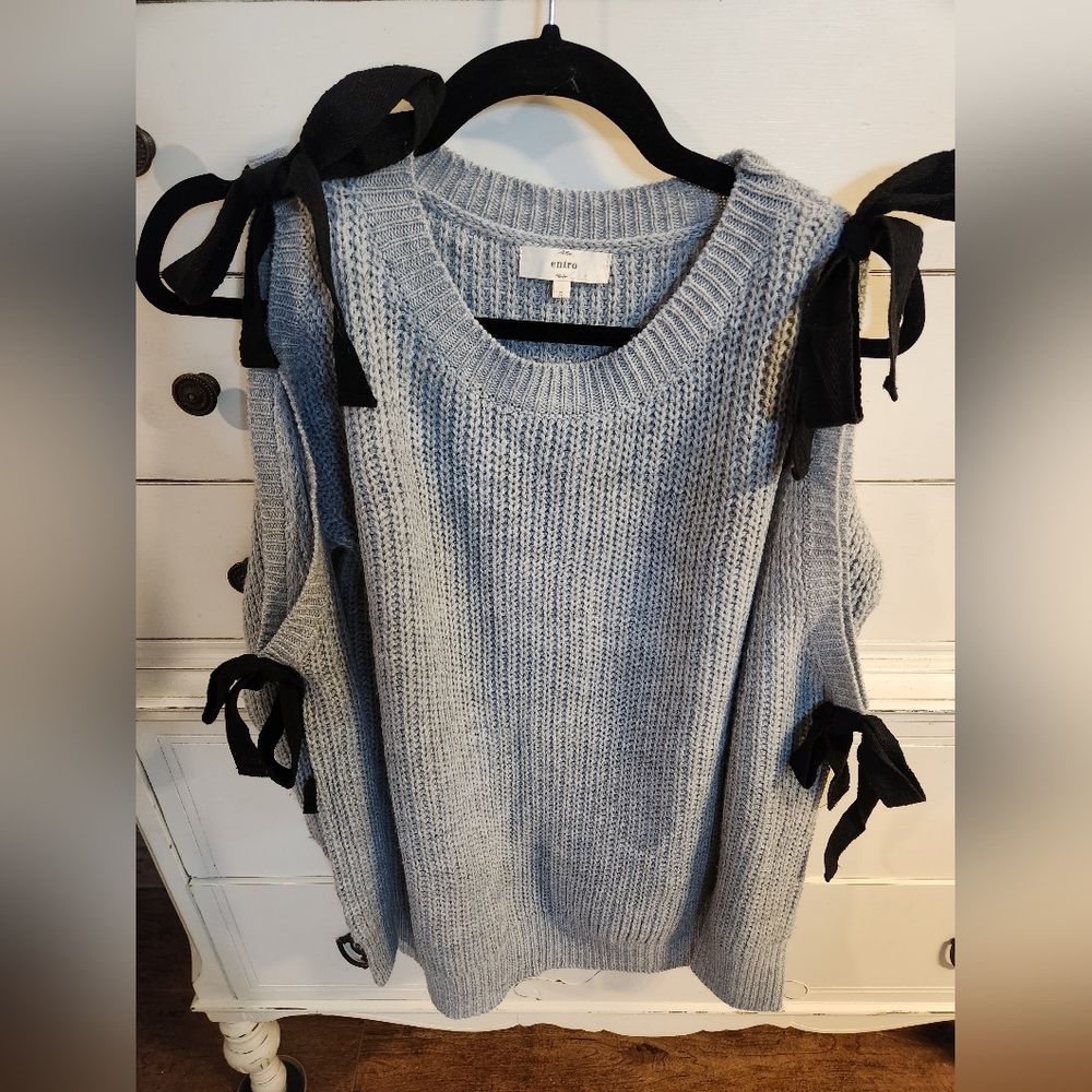NWOT Entro Cold Shoulder Open Sleeve with Bows Sweater